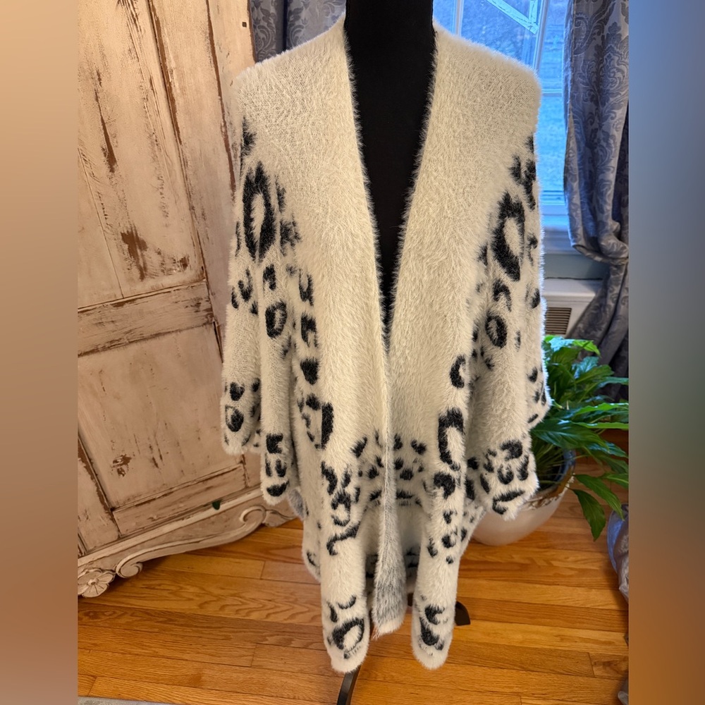 Joie Snow Leopard Animal Print Eyelash sweater shawl/open cardigan. OSFM.